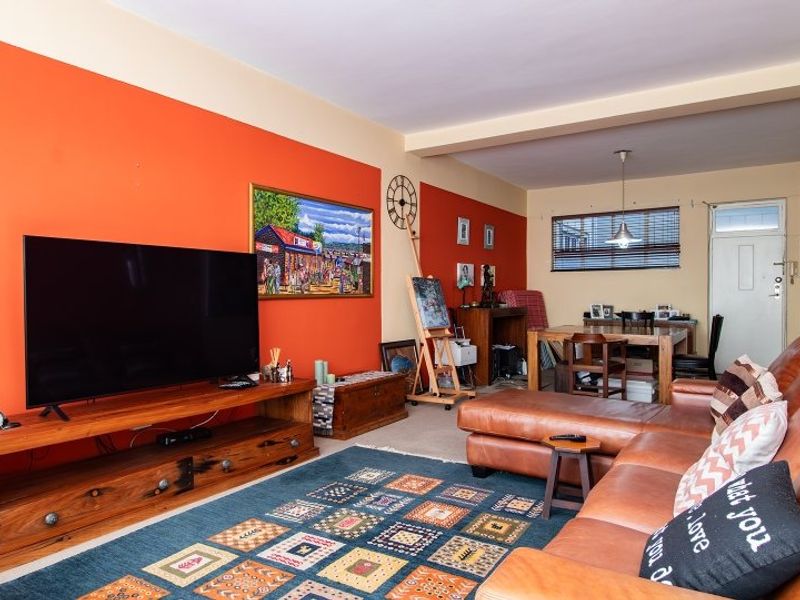 2-Bedroom Apartment for rent in Rosebank - Photo 6