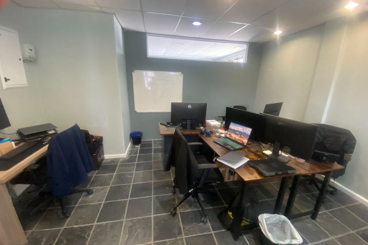 107.4m2 to Let in Century City  - Photo 3