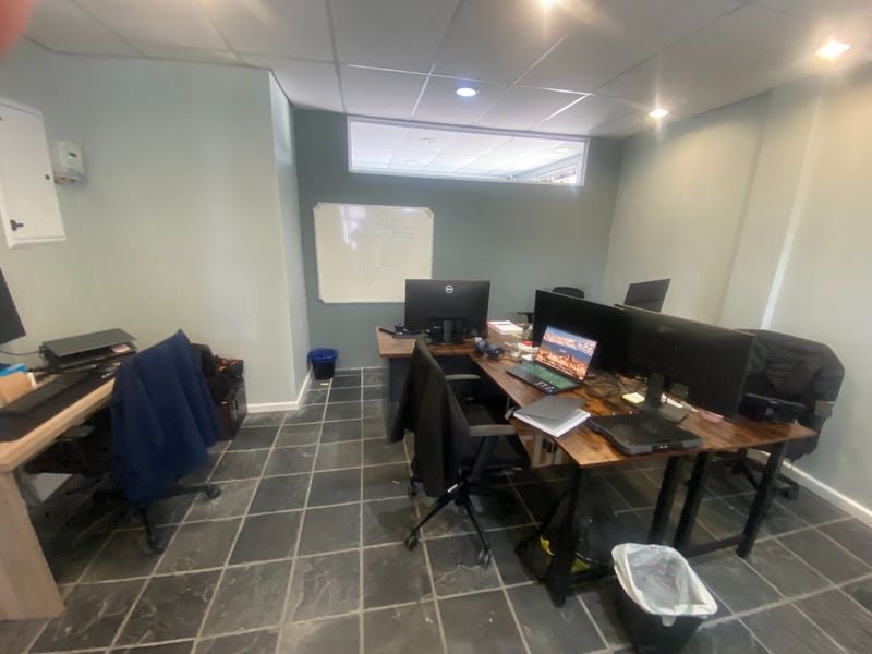 107.4m2 to Let in Century City  - Photo 3