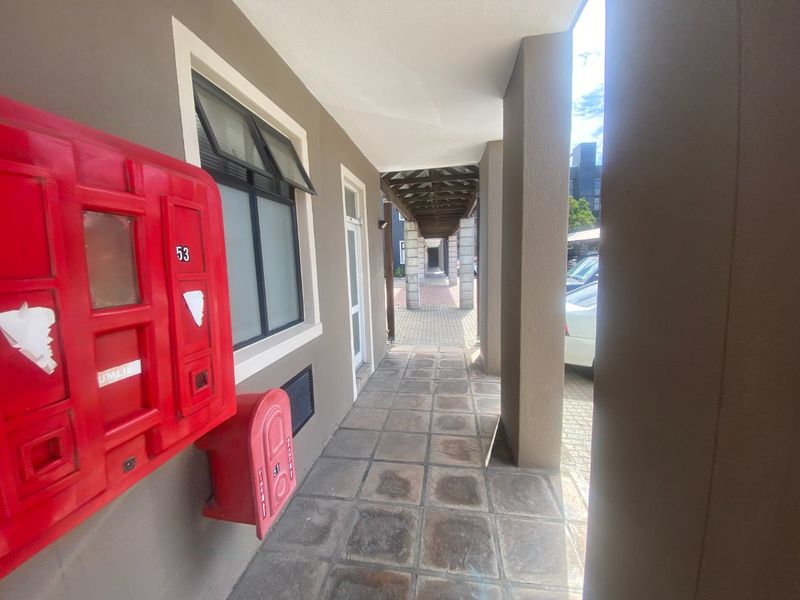 107.4m2 to Let in Century City  - Photo 10