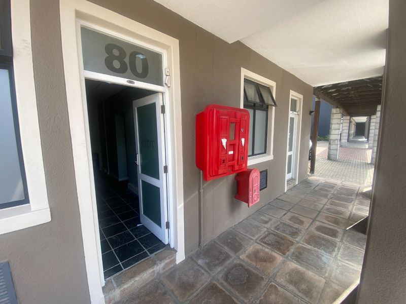 107.4m2 to Let in Century City  - Photo 9