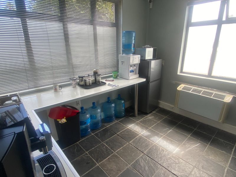 107.4m2 to Let in Century City  - Photo 8