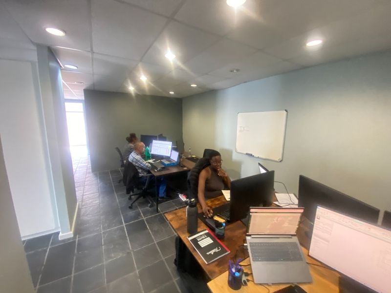 107.4m2 to Let in Century City  - Photo 7