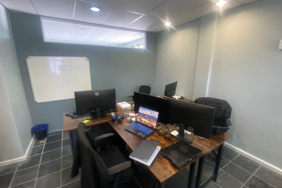 107.4m2 to Let in Century City  - Photo 2