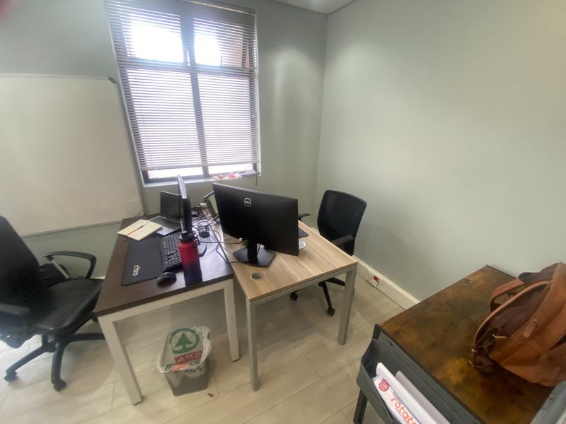 107.4m2 to Let in Century City  - Photo 4