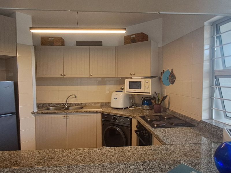 3 Bedroom Apartment overlooking Ramsgate Main Beach and Lagoon!! / SOLE MANDATE!! - Photo 10