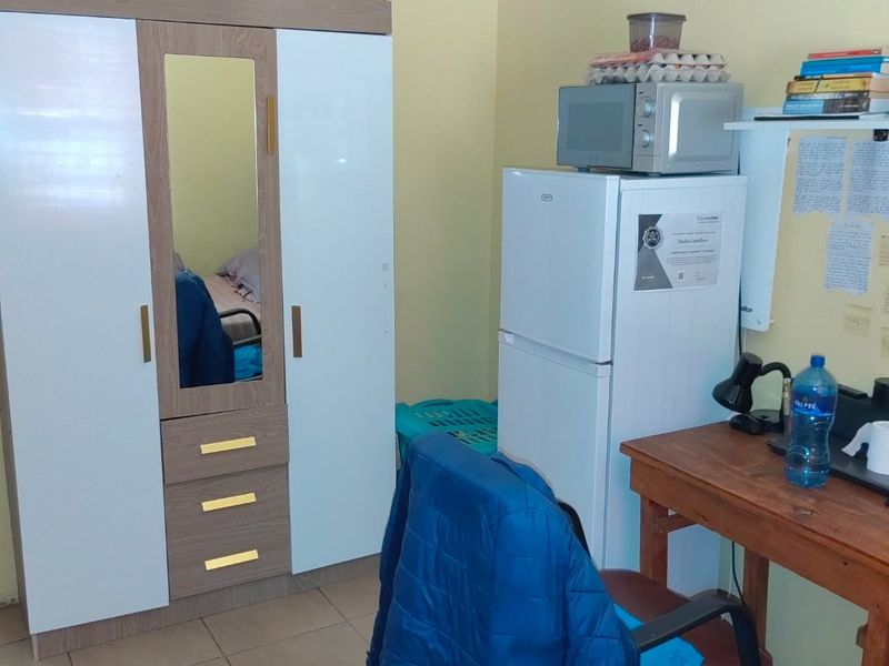 Lucrative 12 Bedroom Student Accomodation - Photo 3