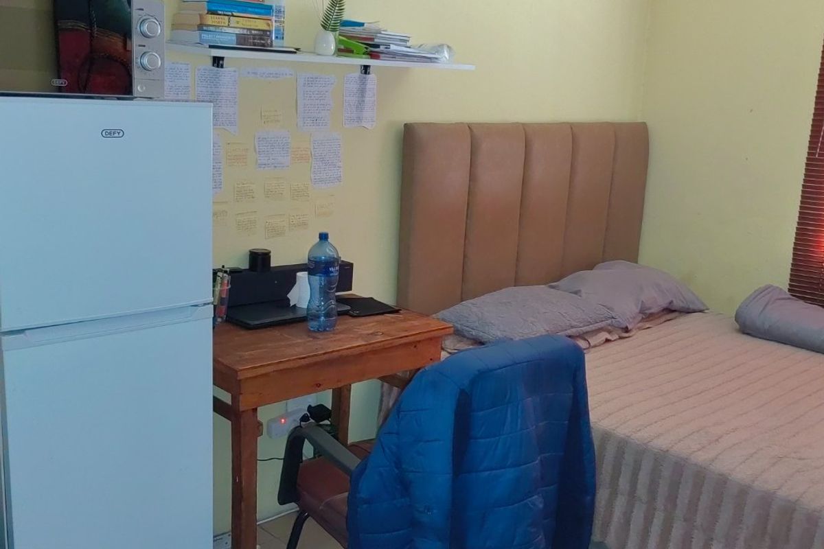 Lucrative 12 Bedroom Student Accomodation - Photo 2