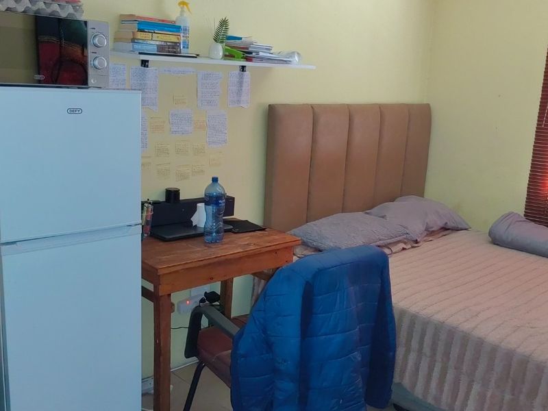 Lucrative 12 Bedroom Student Accomodation - Photo 2