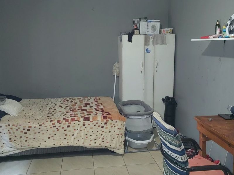 Lucrative 12 Bedroom Student Accomodation - Photo 7