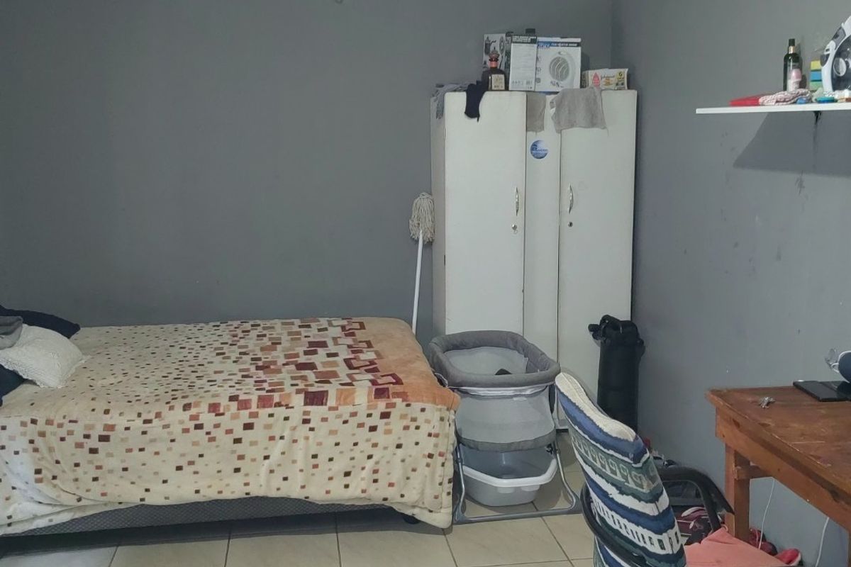 Lucrative 12 Bedroom Student Accomodation - Photo 4