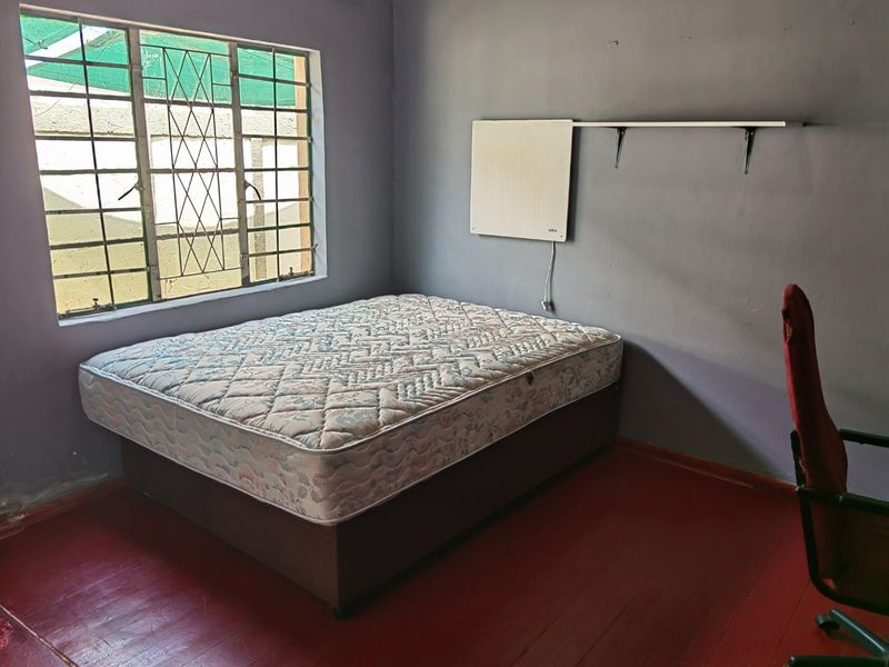 Lucrative 12 Bedroom Student Accomodation - Photo 5