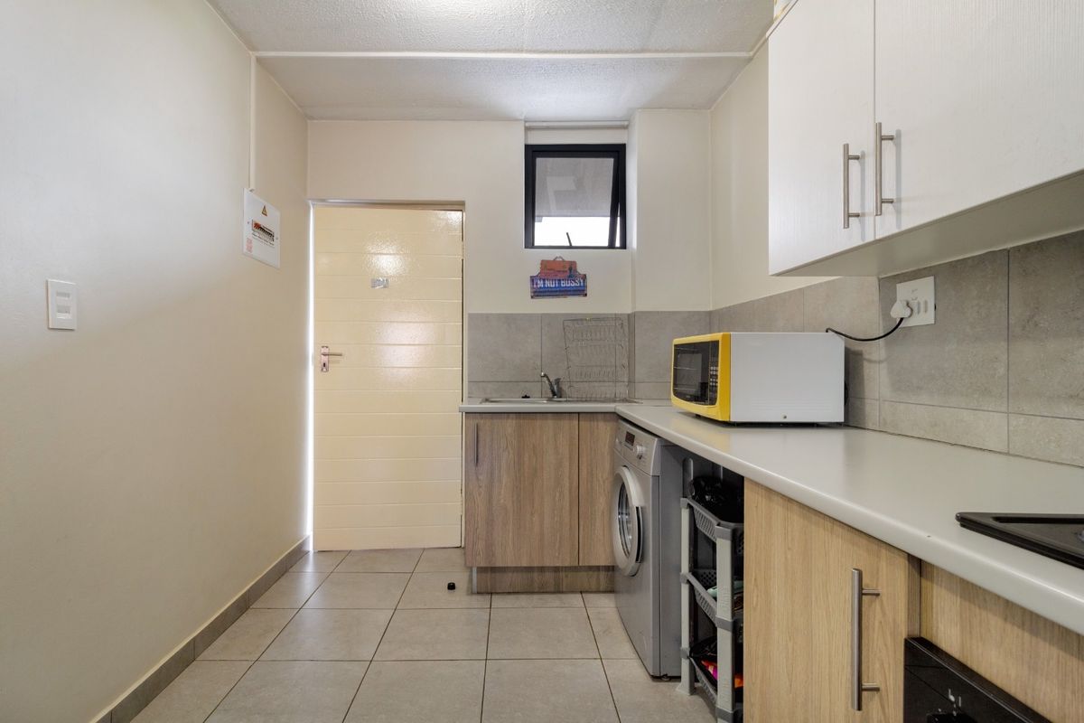 2 BEDROOM APARTMENT IN FERNDALE - Photo 4