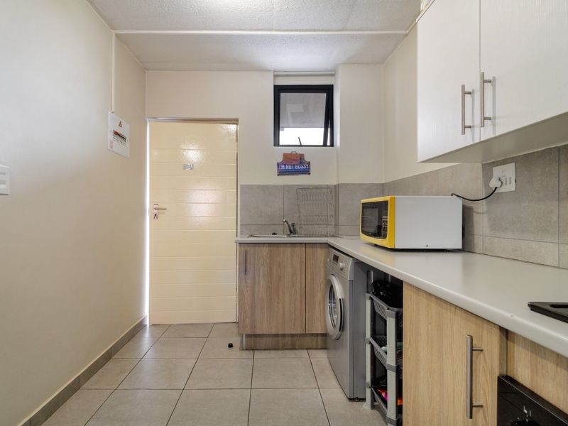 2 BEDROOM APARTMENT IN FERNDALE - Photo 4