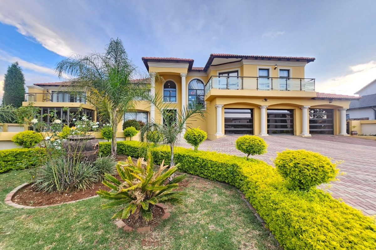 A Beautiful 6 Bedroom 5 Bathroom house for rent in Monavoni - Photo 3