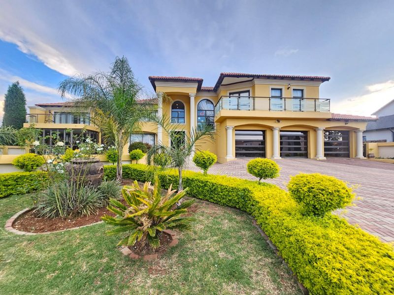 A Beautiful 6 Bedroom 5 Bathroom house for rent in Monavoni - Photo 3