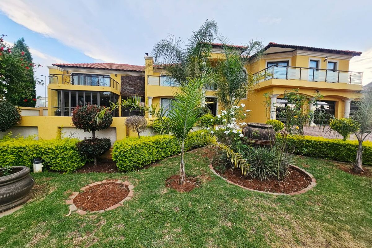 A Beautiful 6 Bedroom 5 Bathroom house for rent in Monavoni - Photo 2