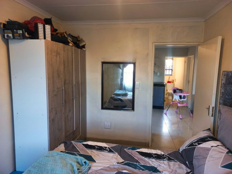 Modern & Secure: 3-Bedroom Gem in Gated Windmill Park – Move-In Ready! - Photo 9