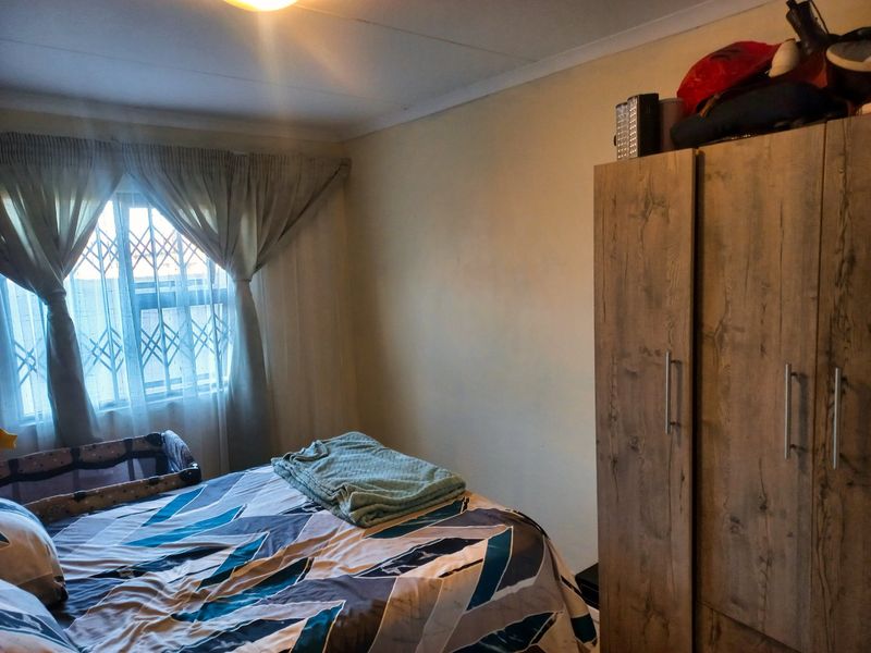 Modern & Secure: 3-Bedroom Gem in Gated Windmill Park – Move-In Ready! - Photo 8