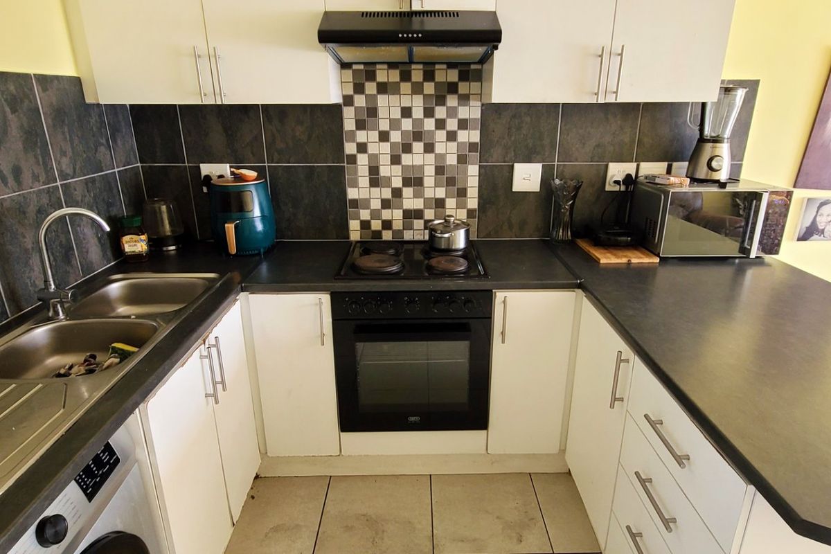 Safe and Secure Living...  - Photo 2