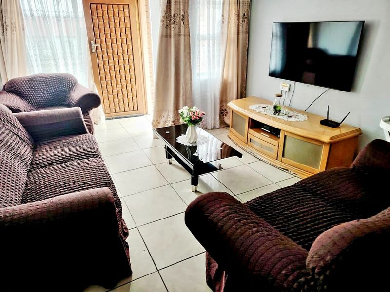 3 Bedroom House for Sale in Amalinda - Photo 8