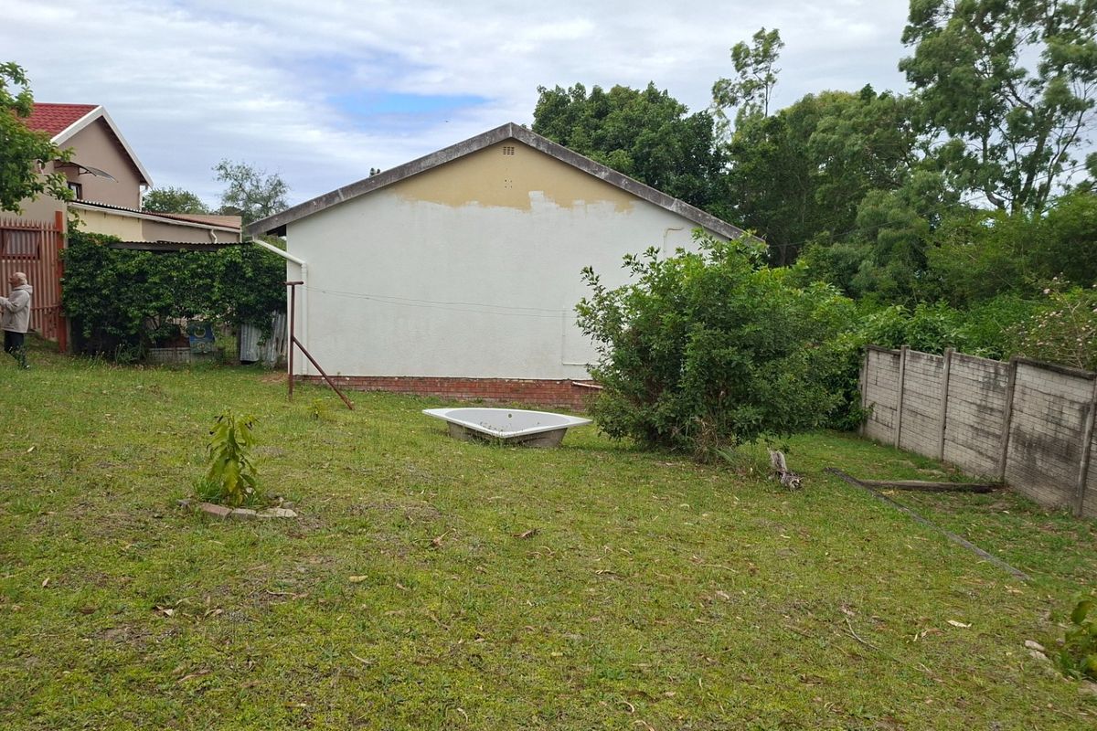 I need some TLC - Photo 4