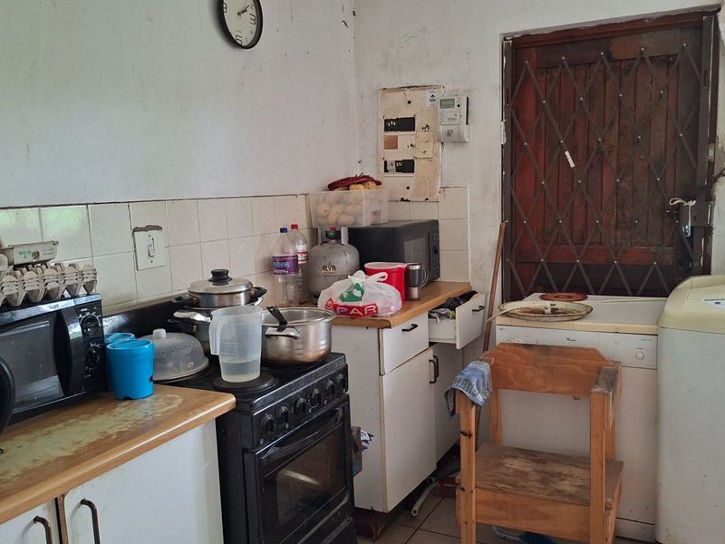 I need some TLC - Photo 10