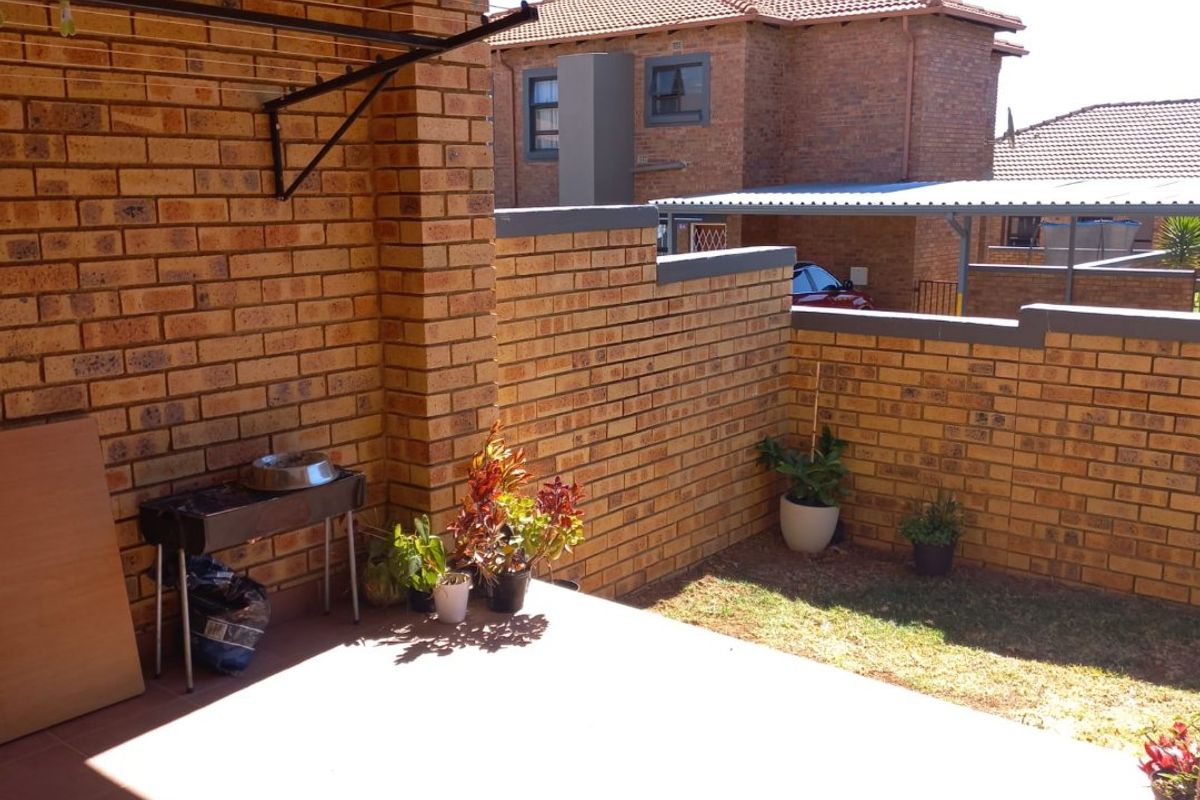 In the heart of Wilgeheuwel Close to Curro Private School - Photo 2