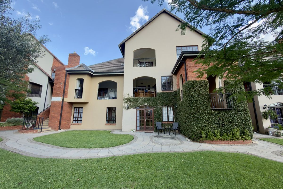 Sole & Exclusive Mandate | Modern Ground-Floor Apartment in Landsmeer Equestrian Estate - Photo 2