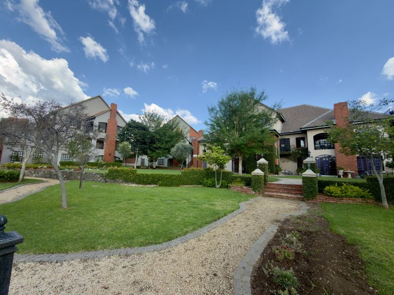 Sole & Exclusive Mandate | Modern Ground-Floor Apartment in Landsmeer Equestrian Estate - Photo 2