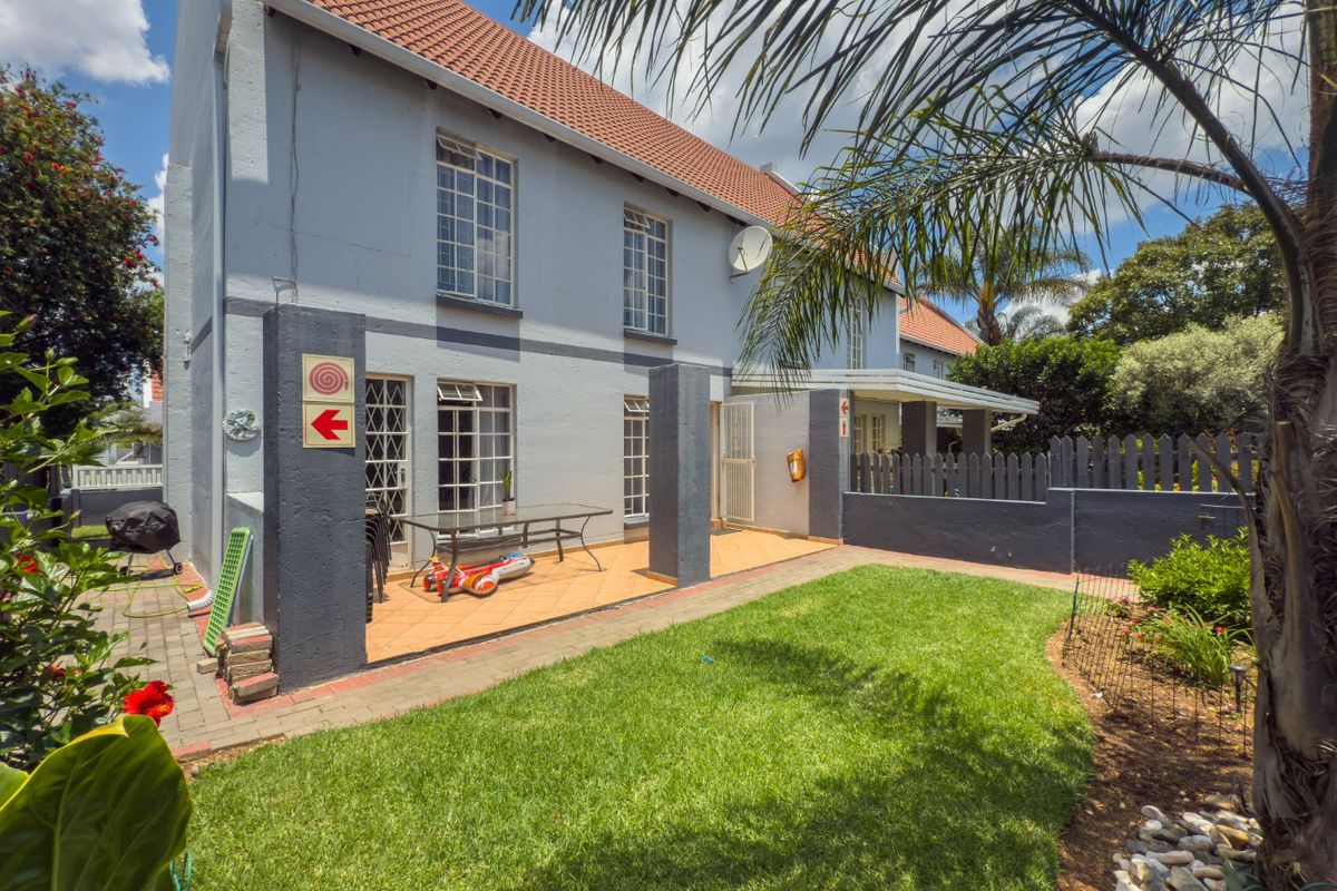 MOVE IN READY! Modern Family Duplex in a Sought After Eden Glen Complex - Photo 3