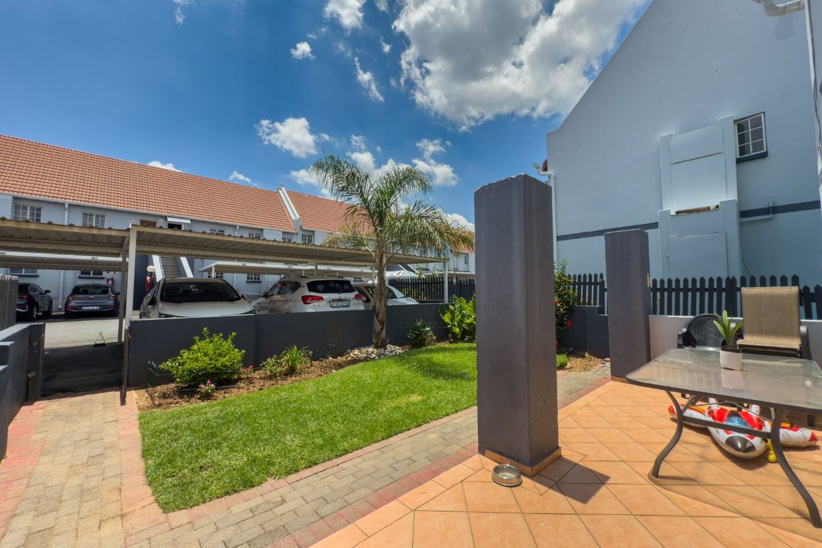 MOVE IN READY! Modern Family Duplex in a Sought After Eden Glen Complex - Photo 4