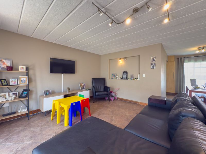 MOVE IN READY! Modern Family Duplex in a Sought After Eden Glen Complex - Photo 6