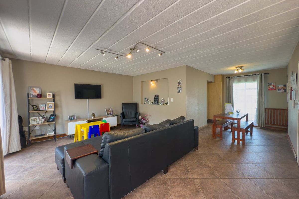 MOVE IN READY! Modern Family Duplex in a Sought After Eden Glen Complex - Photo 5