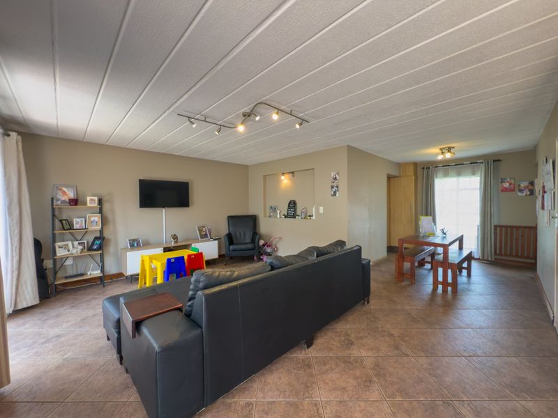 MOVE IN READY! Modern Family Duplex in a Sought After Eden Glen Complex - Photo 5