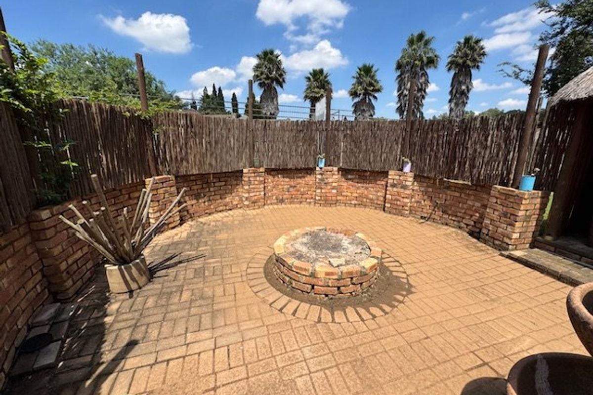 Charming Family Home in Glen Marais, Kempton Park - Photo 5