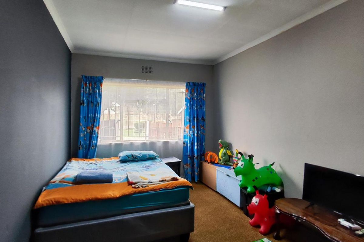 3 Bedroom Home with Garage & Carport – Comfortable Family Living - Photo 5