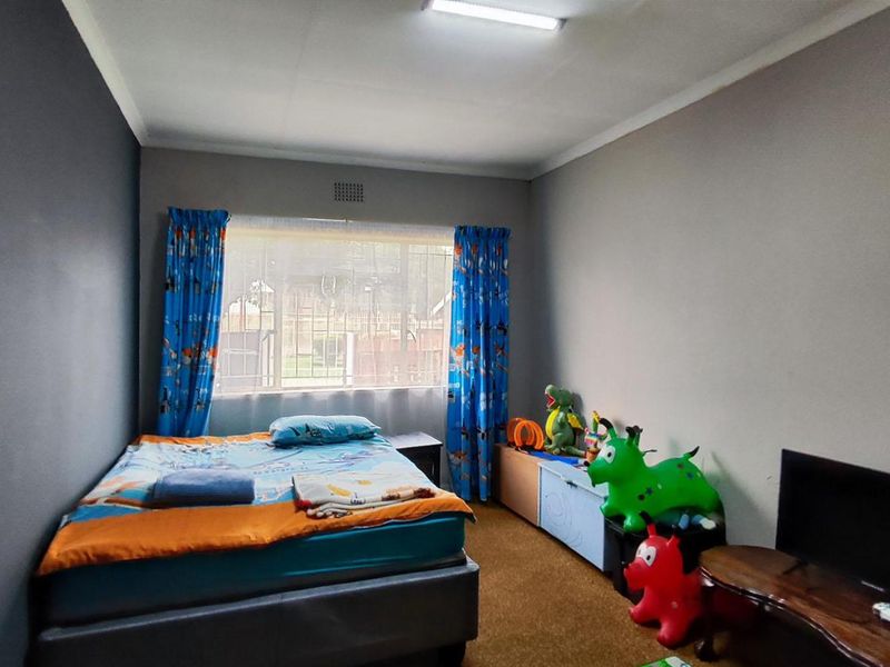 3 Bedroom Home with Garage & Carport – Comfortable Family Living - Photo 5