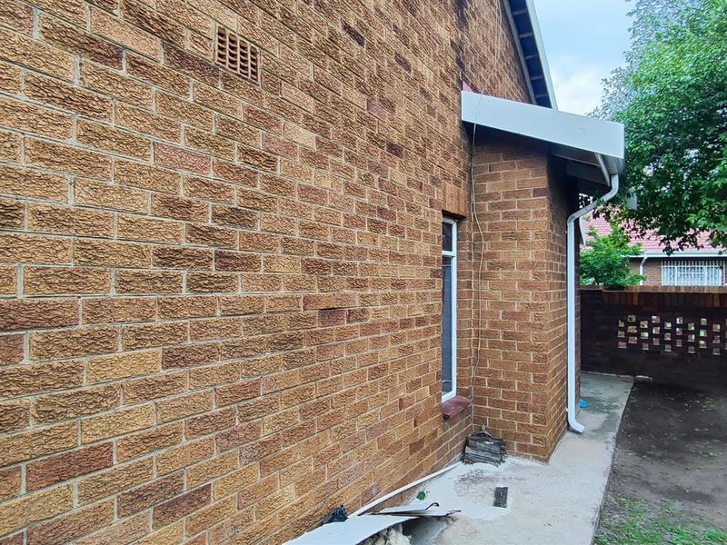 3 Bedroom Home with Garage & Carport – Comfortable Family Living - Photo 2