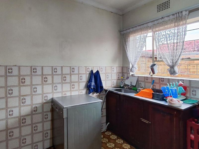 3 Bedroom Home with Garage & Carport – Comfortable Family Living - Photo 4