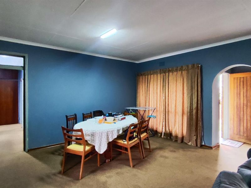 3 Bedroom Home with Garage & Carport – Comfortable Family Living - Photo 9