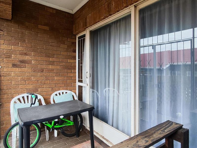 3 Bedroom Home with Garage & Carport – Comfortable Family Living - Photo 8