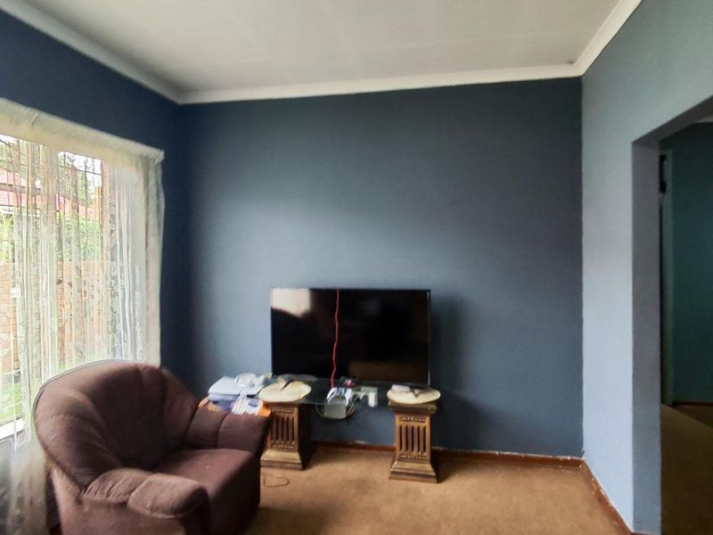 3 Bedroom Home with Garage & Carport – Comfortable Family Living - Photo 7