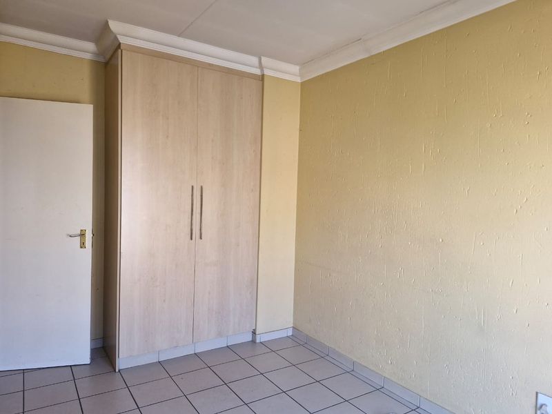 Spacious 83 sqm First-Floor Apartment with Entertainer’s Balcony - Photo 9