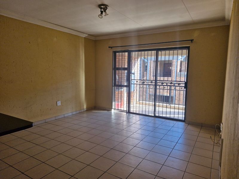 Spacious 83 sqm First-Floor Apartment with Entertainer’s Balcony - Photo 6