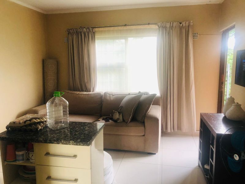 2 Bedrooms, 1 Bathroom Apartment To Let In Umkumbaan, Durban - Photo 3