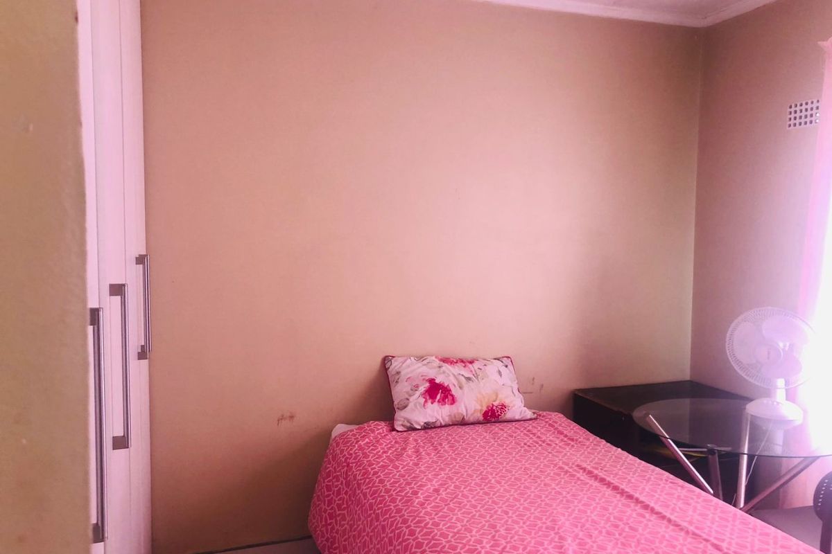 2 Bedrooms, 1 Bathroom Apartment To Let In Umkumbaan, Durban - Photo 4