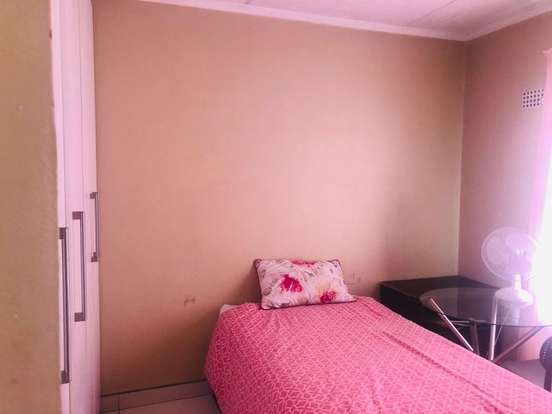 2 Bedrooms, 1 Bathroom Apartment To Let In Umkumbaan, Durban - Photo 4