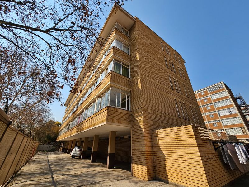 MEDIUM RESIDENTIAL BUILDING IN SUNNYSIDE EAST - WELL MAINTAINED WITH 20 X FLATS - Photo 1