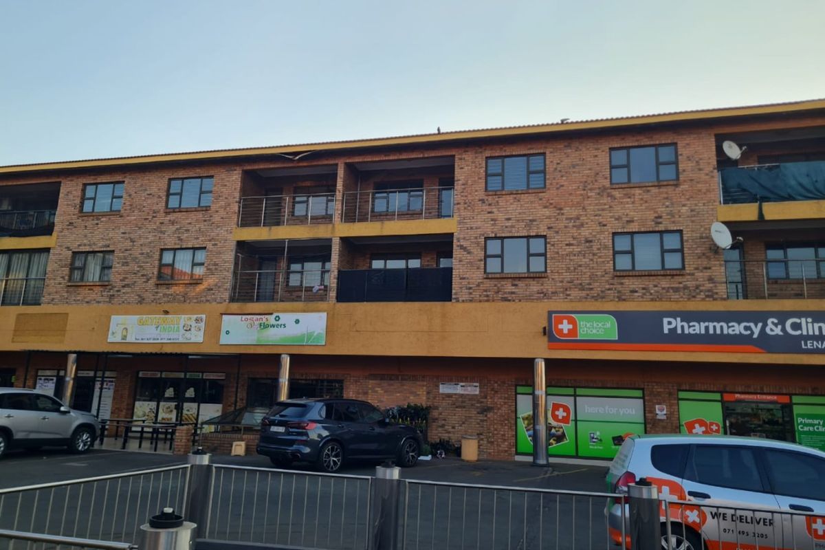 3 bedroom 2 bathroom apartment in a very sought out complex - Photo 4